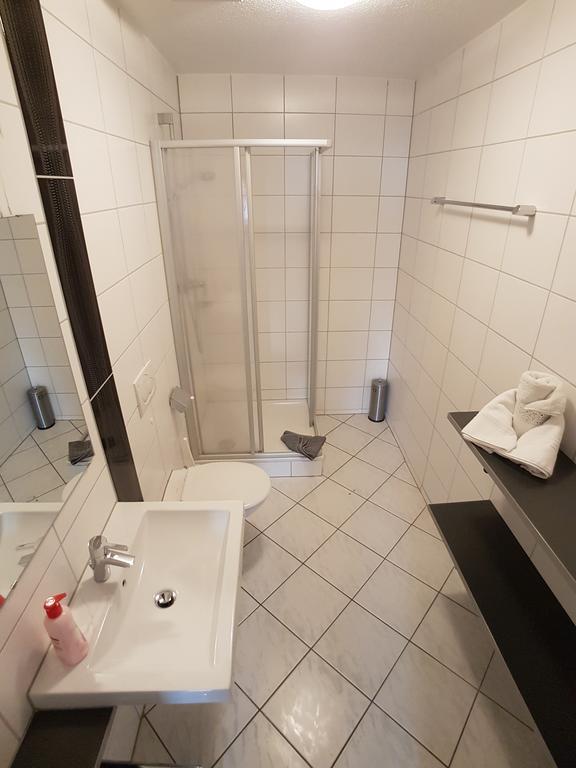Albergue Boardinghouse Sinsheim Zentral Am Burgplatz Exterior foto